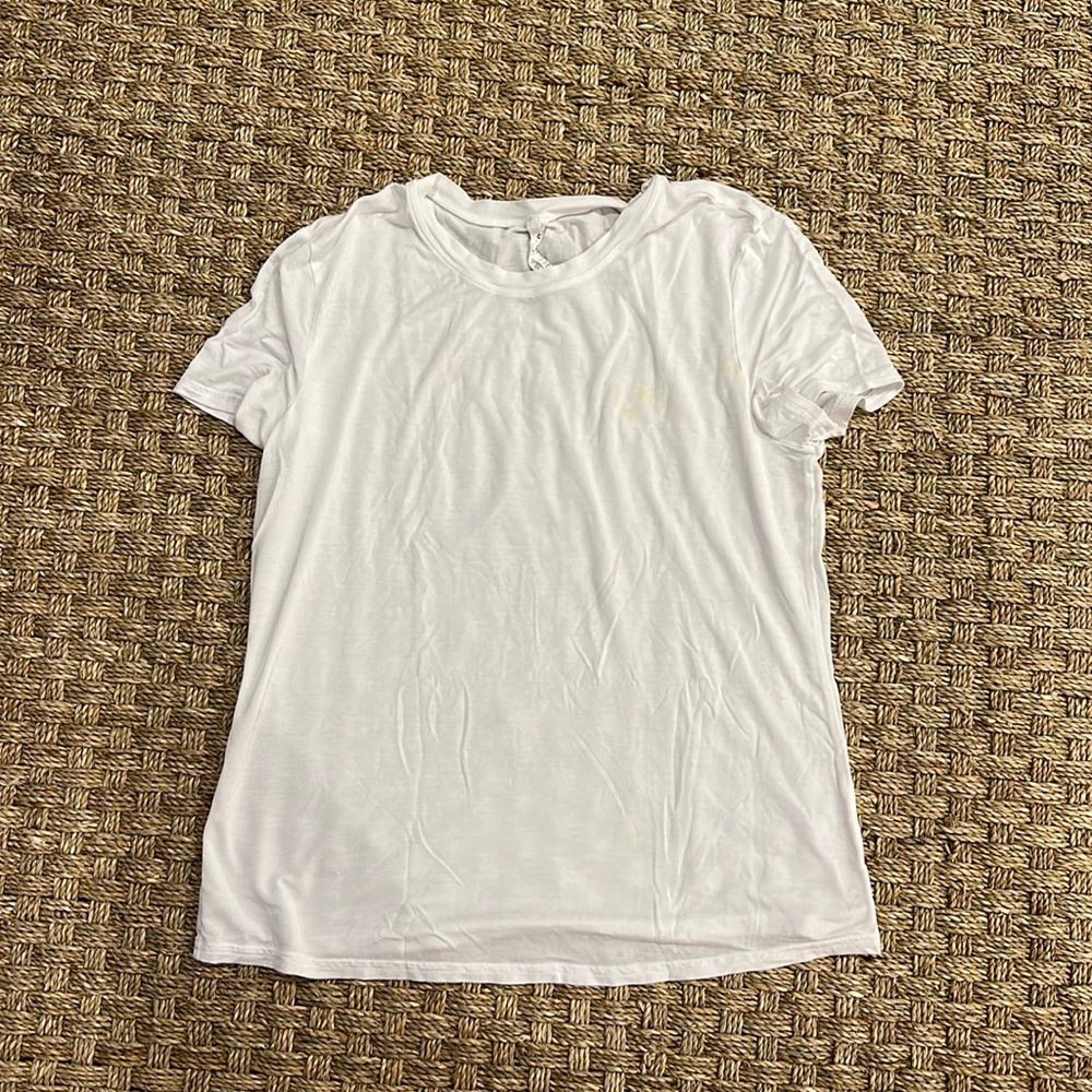 Alo size Medium white workout shirt